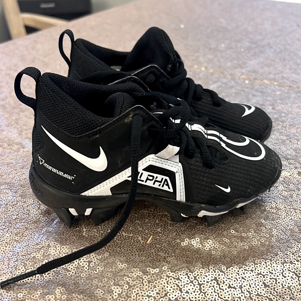 Kids Nike alpha football cleats size 11c